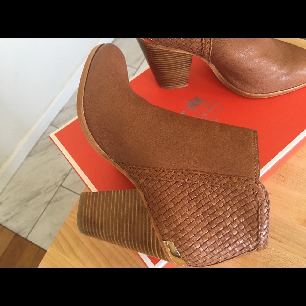 Barley worn Coach Heidi distress leather booties - Picture 3 of 8